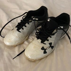 Softball shoes